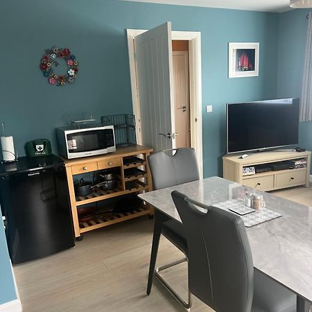 Whiteabbey 'Kodi'S Place' Well Appointed 1 Bedroom Apartment With Excellent Transport Links And Free Wi-Fi מראה חיצוני תמונה
