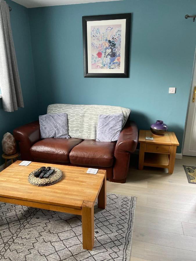 Whiteabbey 'Kodi'S Place' Well Appointed 1 Bedroom Apartment With Excellent Transport Links And Free Wi-Fi מראה חיצוני תמונה